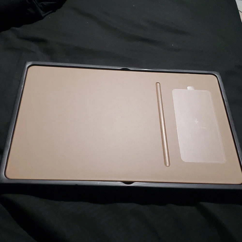 Pout Hands 3 Pro Wireless Charging Mouse Pad Latte Cream